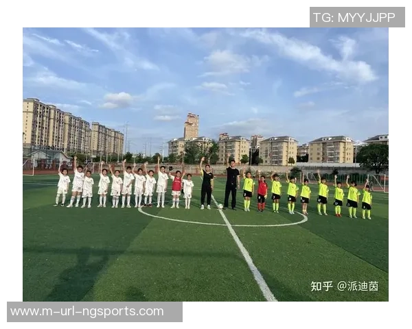 如何在足球比赛中实现默契配合提升团队协作能力与战术执行效果